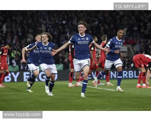 足球明星穿球鞋的独特风格与技巧解析让你也能成为场上焦点 足球明星穿球鞋的独特风格与技巧解析让你也能成为场上焦点